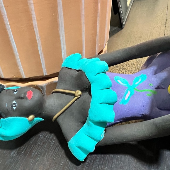 Clay Statue Venezuela Woman Figurine - Picture 6 of 7